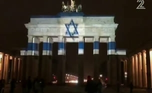 שער ברדנבורג הואר בצבעי דגל ישראל