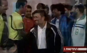 אחמדינג'אד מתקיף על מגרש הכדורגל